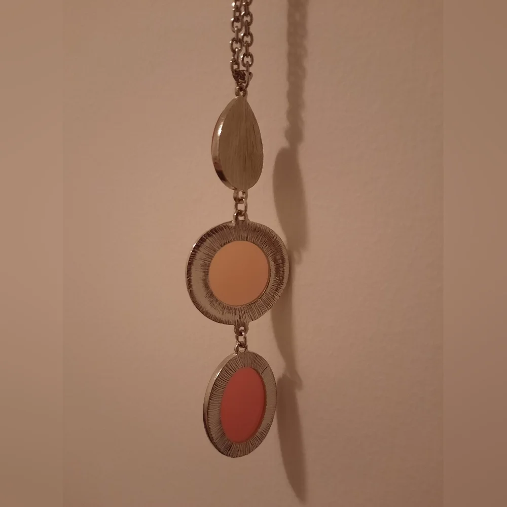 Elegant 3 Stone Pendant Necklace - Picture 5 of 7